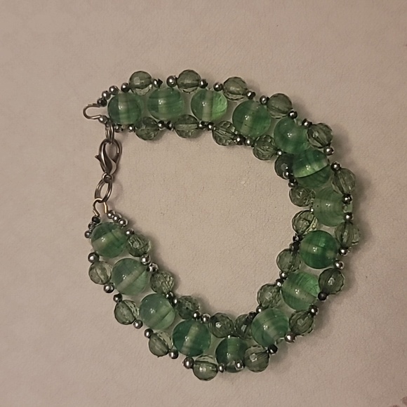 ✨ Handmade Green Bead Bracelet - 7 1/2 Inches ✨ - Picture 9 of 9